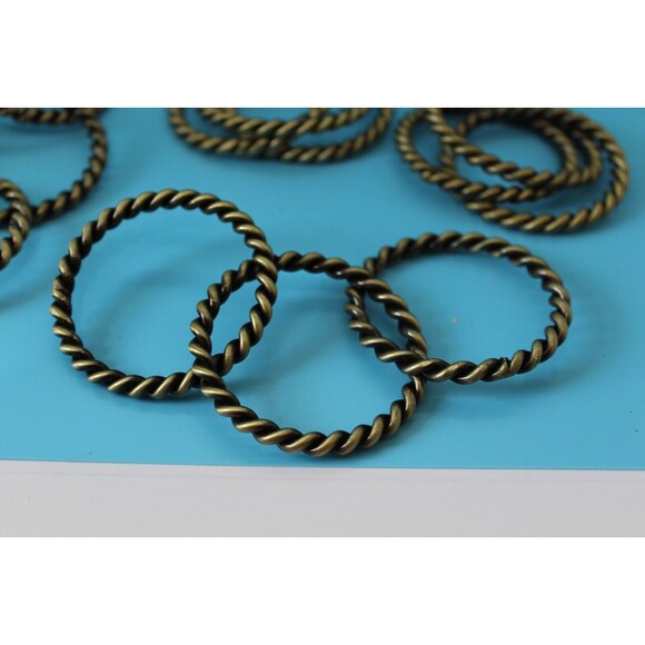 Metal Interlocking Twisted Three Ring Napkin Holders Rustic Set Of 4 - Picture 3 of 3